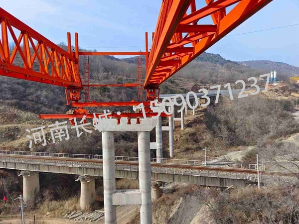 240噸架橋機(jī) 240噸架橋機(jī)