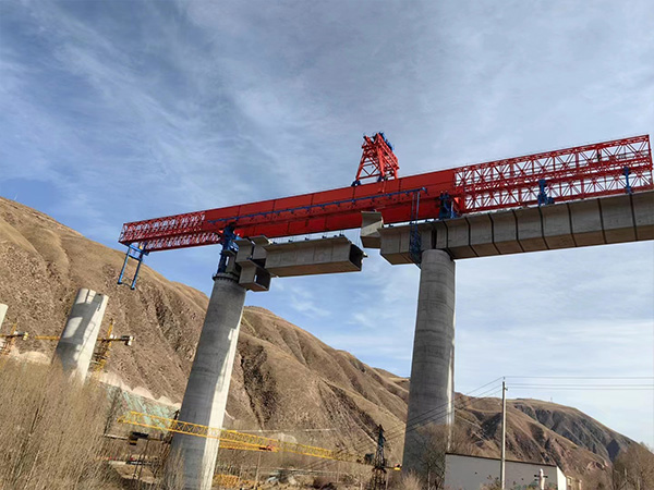 32米長節(jié)段拼架橋機(jī)