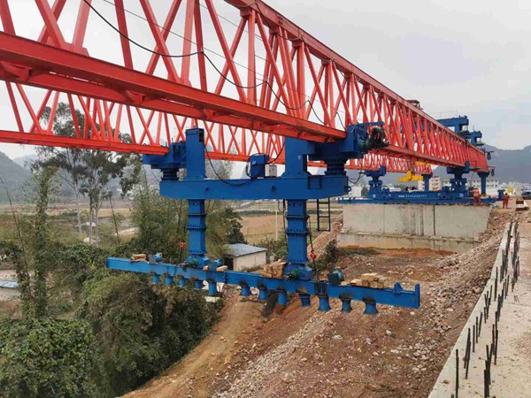 淄博200噸自平衡過跨架橋機 淄博200噸自平衡過跨架橋機