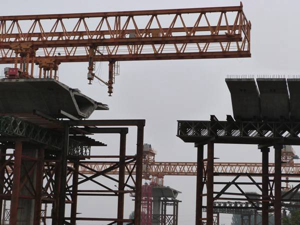 節(jié)段拼架橋機工程 節(jié)段拼架橋機工程